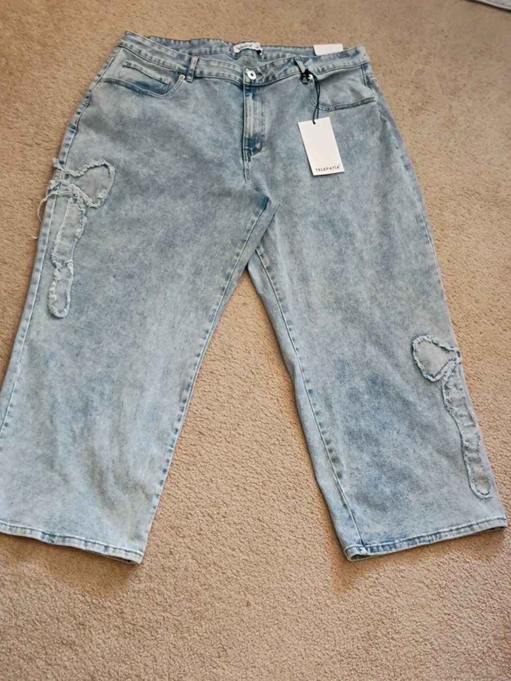 NWT Light Blue Cropped Women’s Jeans with Distressed Detail - TELEPATIA Size 22W